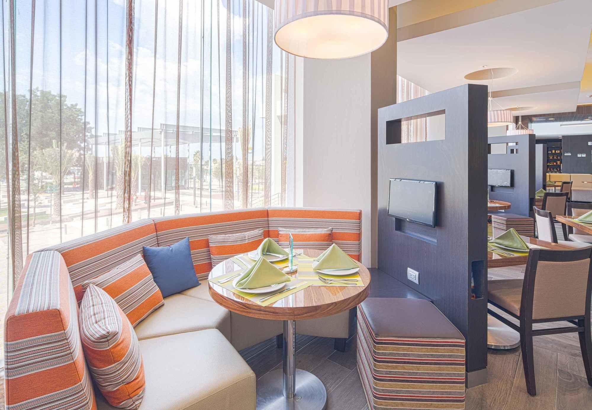 Courtyard By Marriott Saltillo Ngoại thất bức ảnh