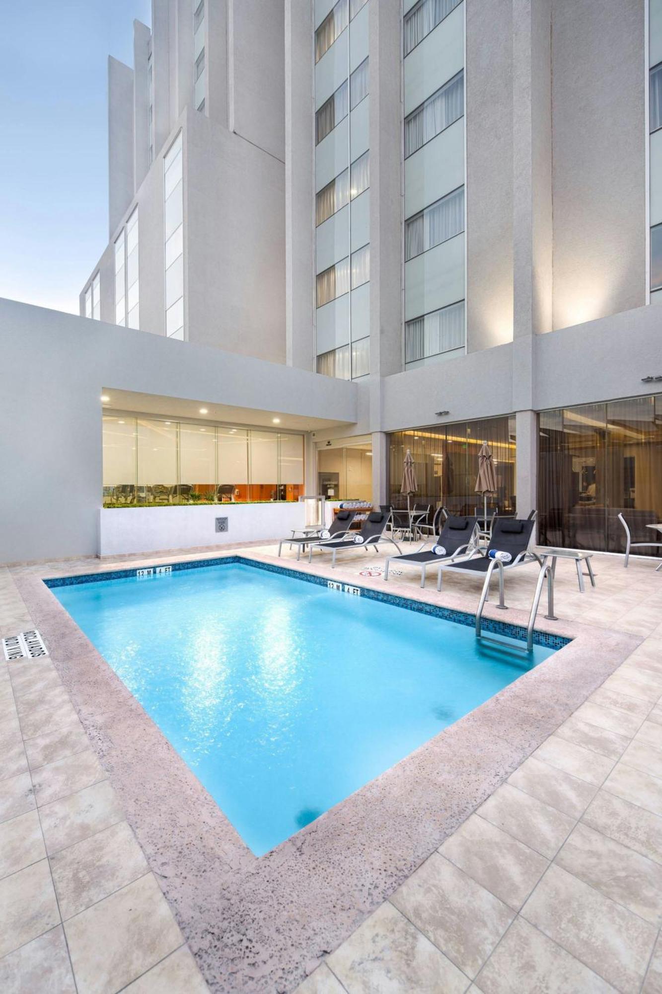 Courtyard By Marriott Saltillo Ngoại thất bức ảnh